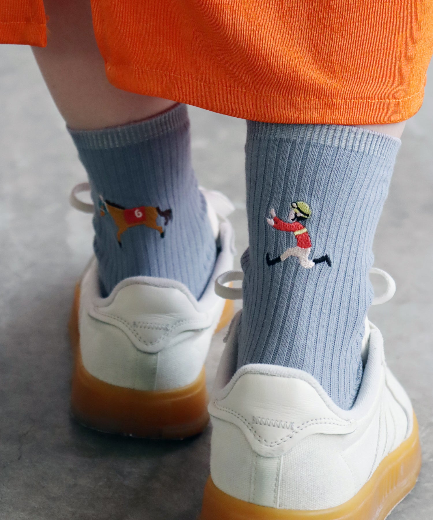 【2足組】置いて行かれてるやん 刺繍ショートソックス