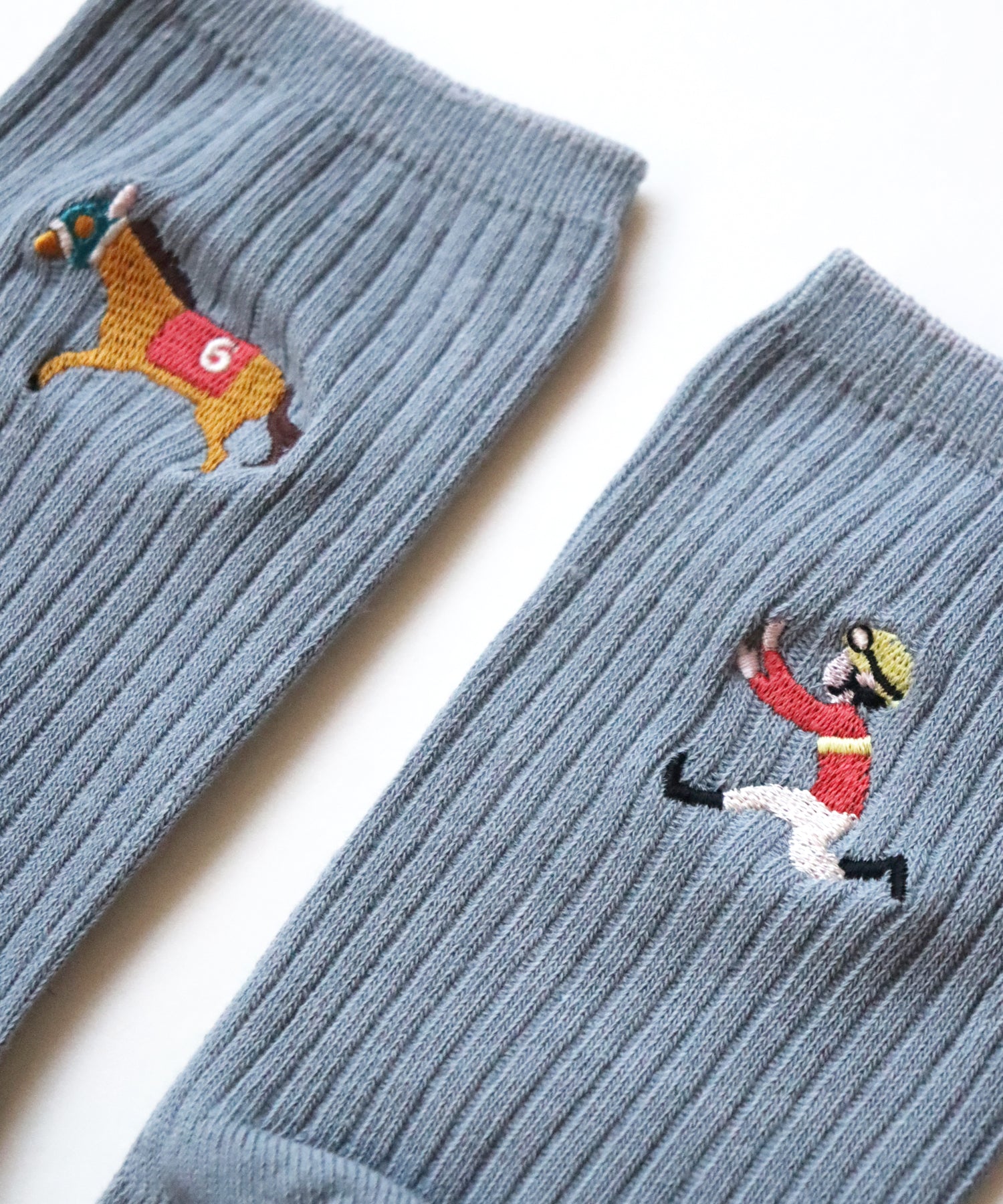 【2足組】置いて行かれてるやん 刺繍ショートソックス