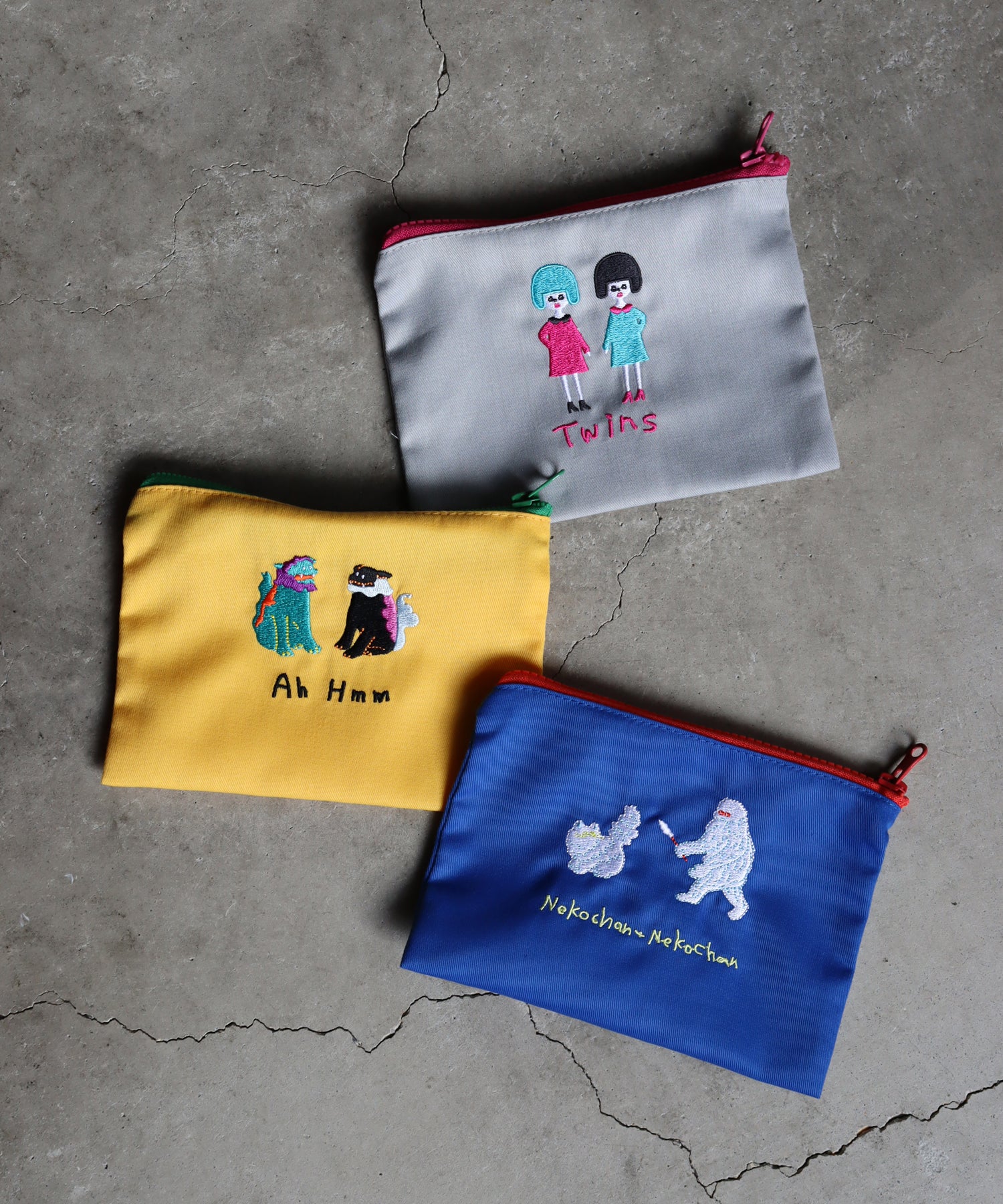 コミカル刺繍 ポーチ