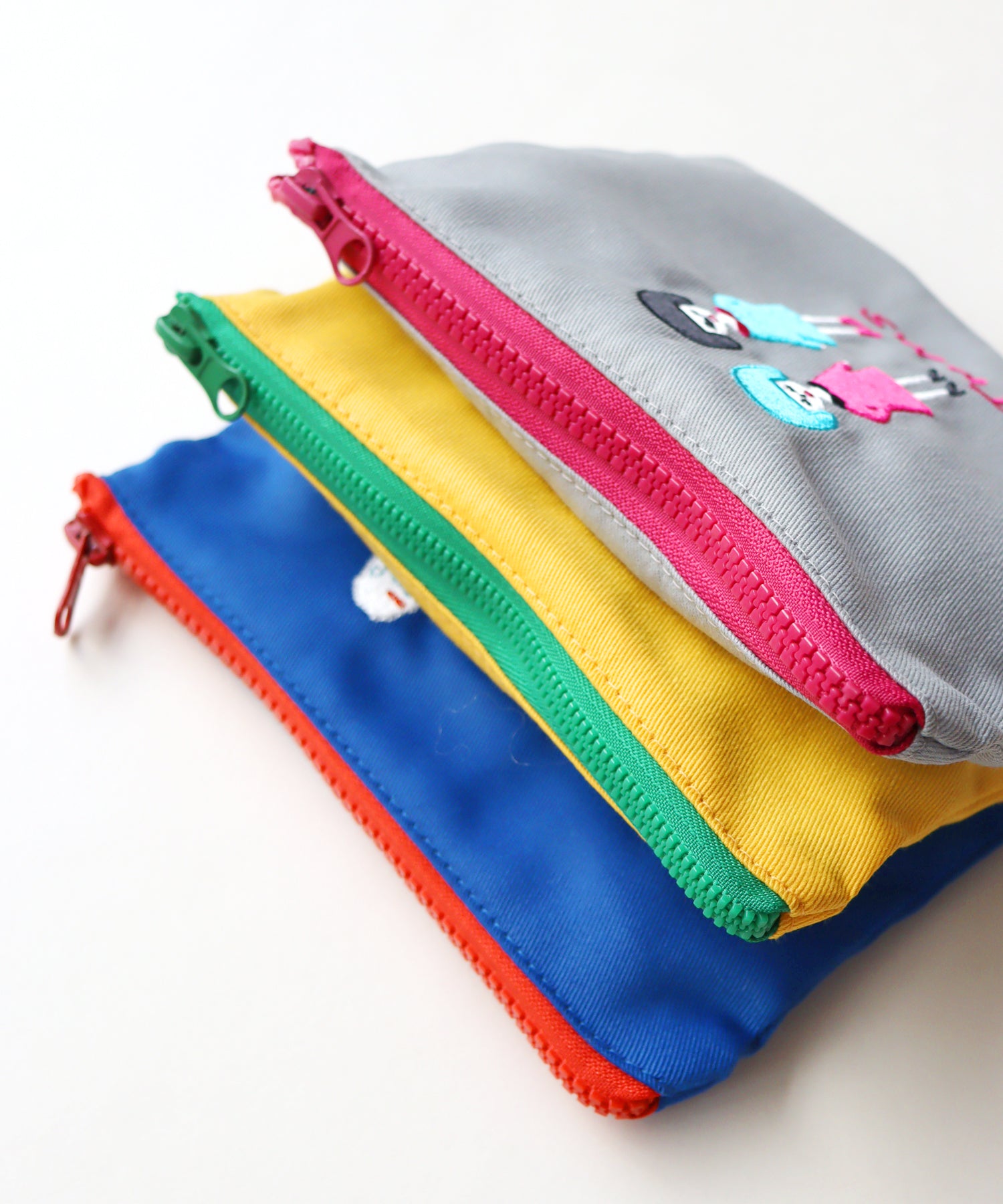 コミカル刺繍 ポーチ