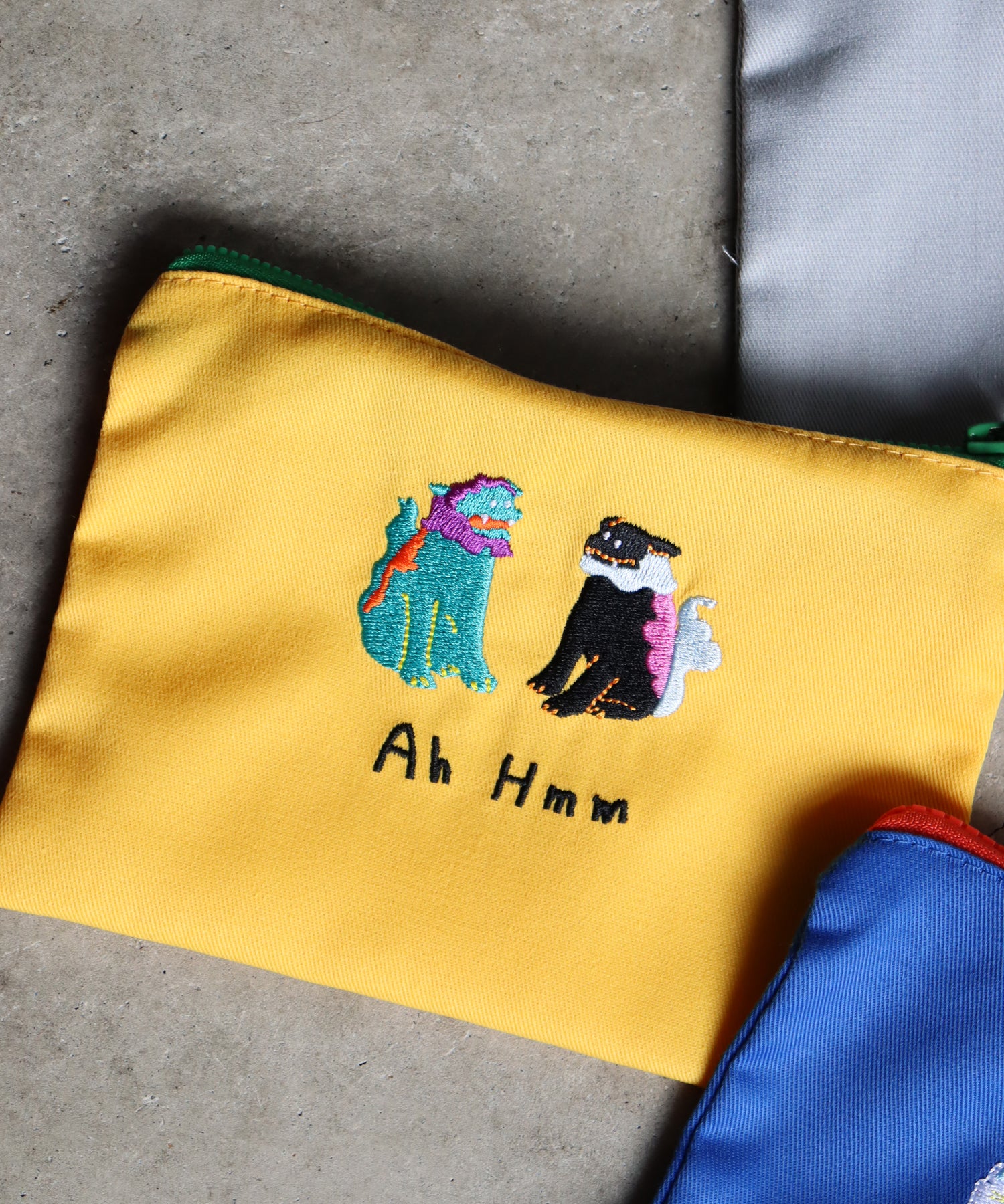コミカル刺繍 ポーチ