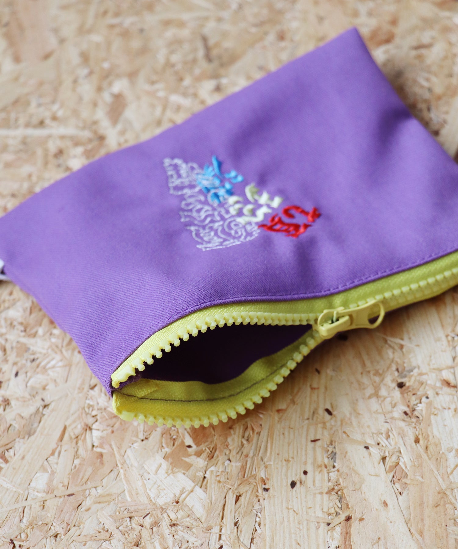コミカル刺繍 ポーチ