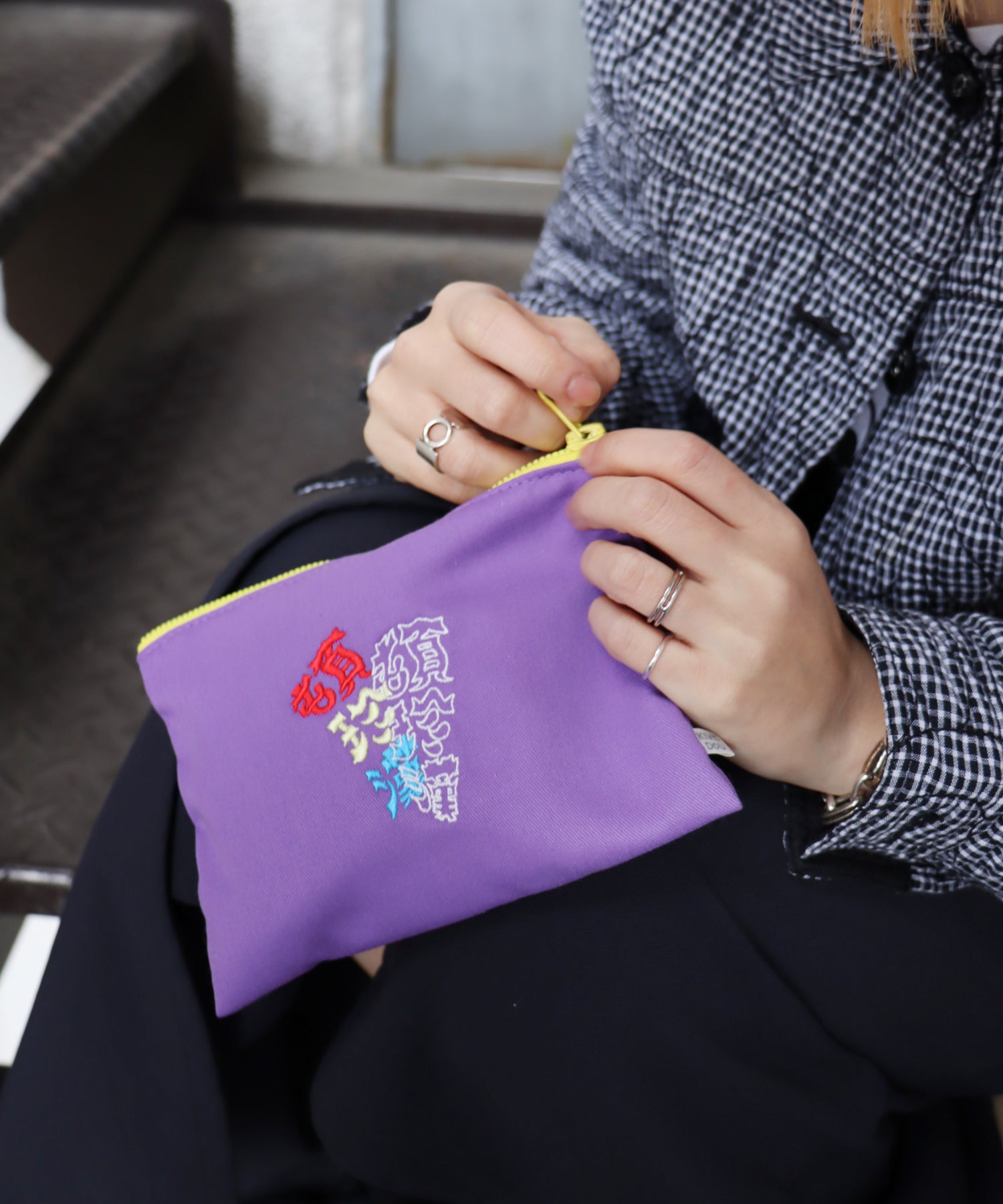 コミカル刺繍 ポーチ